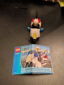 Lego City Police Motorcycle (7235) Complete with Manual - No Box.