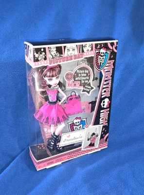 Monster High Picture Day Draculaura Doll 2012 Mattel Y4310 - New In Box - Image 1 of 3