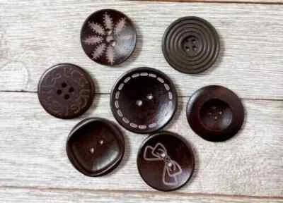 Botón boho madera costura oscura 2 agujeros marrón 1 pulgada varios tamaños 7 piezas nuevo Foto 1 de 2