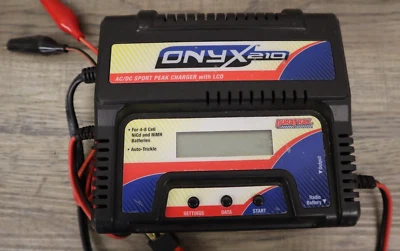 DuraTrax Onyx 210 AC/DC Peak Charger DTXP4210 - Image 1 of 2