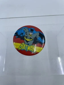 Button Pin Badge Vintage Batman DC Comics 1982 Superhero Retro Red Blue - Picture 1 of 4