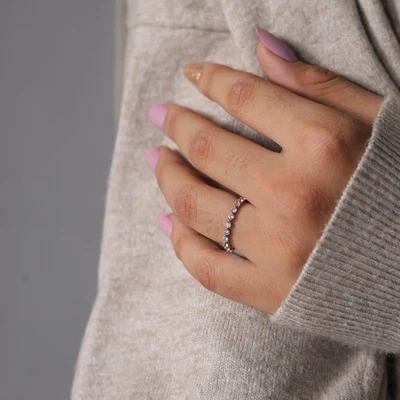 Elegante anillo de plata de ley 925 para mujer | Joyería ligera de piedra circonita cúbica de 3 g Foto 1 de 4