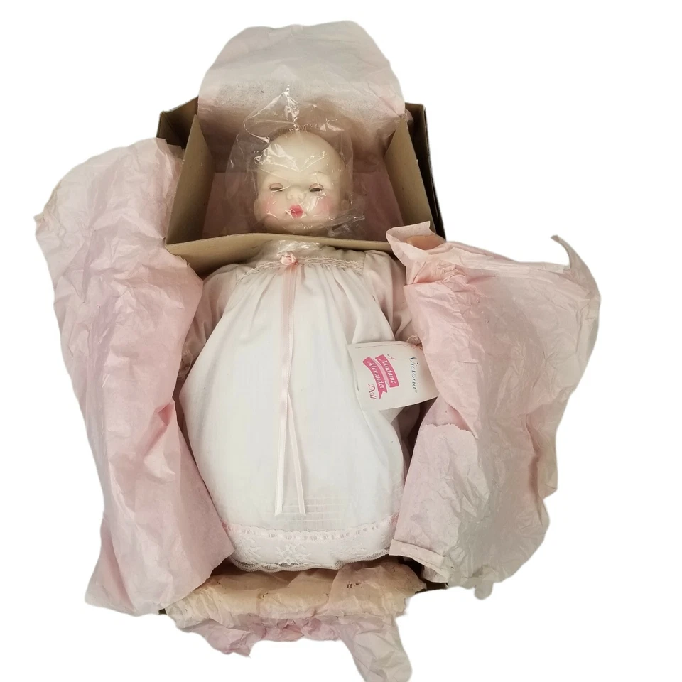 Madame Alexander #5748 Victoria Baby Doll Crier Vintage