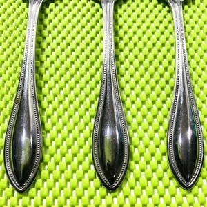 Cucharas de lugar Oneida ARBOR AMERICAN HARMONY (3) 7 1/4"" mango con cuentas - Imagen 1 de 6