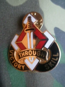 US ARMY~MANÖVER SUPPORT CENTER~METALL EMAILLE WAPPEN~UNTERSCHEIDUNGSZEICHEN DER EINHEIT~ - Bild 1 von 4