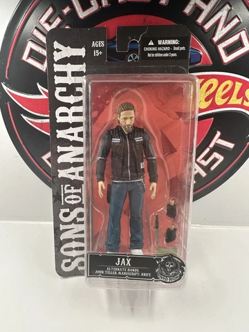 Mezco  Sons of Anarchy (TV) Jax Teller 6-Inch Action Figure with Maisto Harley Cover