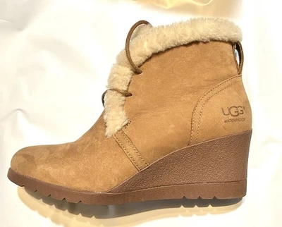 UGG Size 6.5 Women’s —Uptown Zia Boots In Beige - Shearling Lined - Waterproof Foto 1 de 4