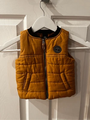 Chaleco acolchado Timberland color clásico 3-6 meses Usado en excelente estado Foto 1 de 4