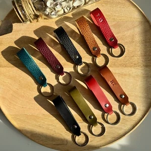 Schlüsselanhänger Schlüsselband BEIDSEITIG bestickt mit 2 Wunschnamen Brandneu - Picture 1 of 25