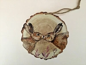 New round kissing Hares wildlife nature wooden hanging plaque gift cute Free P&P - Picture 1 of 1