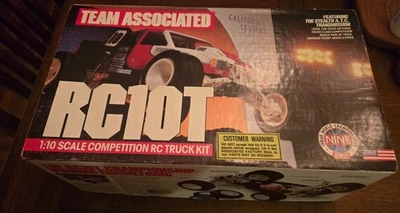 Vintage rc10t 7001 kit box and manuals in very nice condition - Image 1 of 4