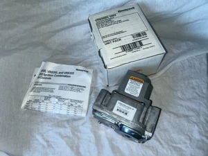 RARE NOS OEM GENUINE Honeywell Furnace Dual Gas Valve VR8205H1003 1/2" NPT 24V - Picture 1 of 7