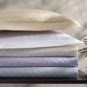 Matouk Ava Violet 600 TC Egyptian Cotton Sateen Quilted Queen Coverlet w/shams - Picture 1 of 2