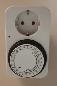 Zeitschaltuhr Analog 24 Stunden weiß mit manueller Einstellung - Bild 1 von 2