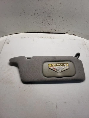 Quebra-sol direito usado serve: 2004 Honda Civic sem iluminação Cpe R. Right Gr - Imagem 1 de 4