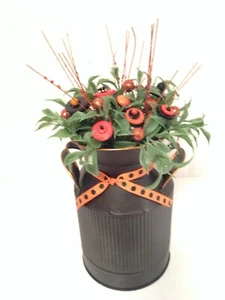 Halloween Vintage Bottone Bouquet-Lattina Latte Nera-Caduta~Autunno~Fattoria~Paese~Prim - Foto 1 di 5