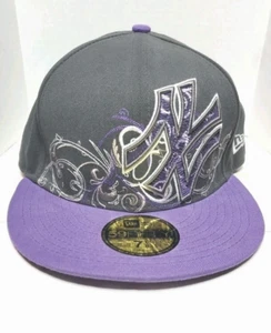 Gorra de béisbol New York Yankees New Era ajustada talla 7 1/8 púrpura NEGRA graffiti PIMP - Imagen 1 de 8