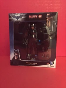 MEDICOM TOYS MAFEX DC COMICS THE DARK KNIGHT 009 SELINA KYLE CATWOMAN NEW U.S. - Picture 1 of 4