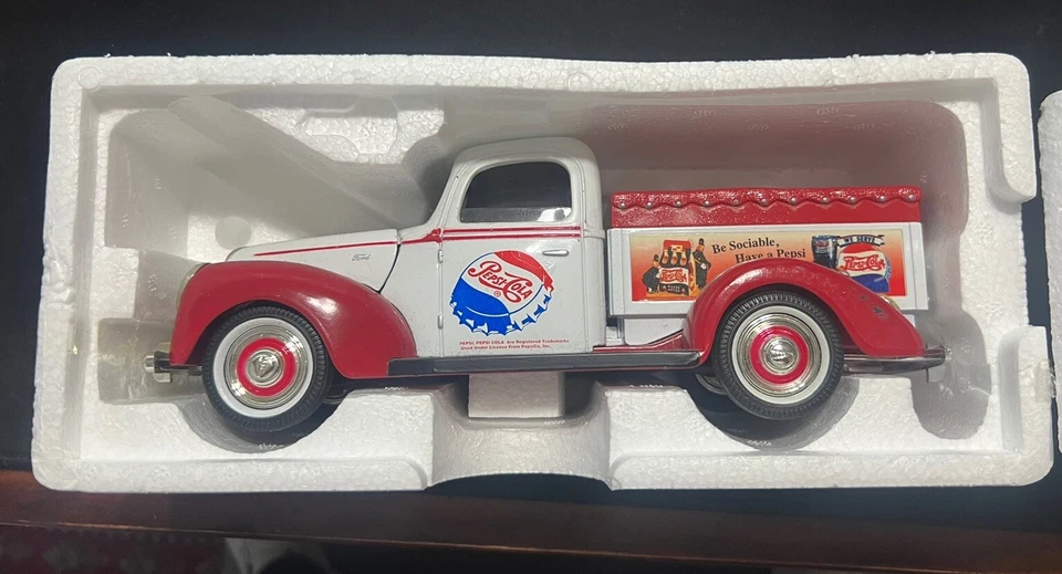 Banco de camioneta Ford Pepsi Cola 1940 diecast escala 1/24 Golden Wheel blanco Foto 1 de 1