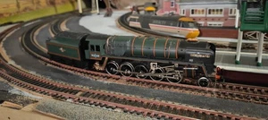 Hornby 00 gauge 9F 2-10-0 locomotive, Evening Star 92220. Dc and dcc - Picture 1 of 9
