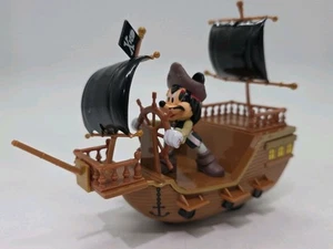 Disney Piratas del Caribe Barco Mickey Mouse Pirata Pull Back Barco Coche de Juguete - Imagen 1 de 4
