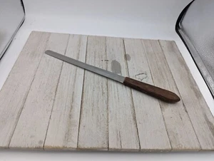 Cuchillo para cortar pan de hoja de acero inoxidable Norcon de 8" mango de madera total de 12 1/2" #2 - Imagen 1 de 8