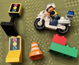 Lego Duplo Police Bike Traffic Cop 5679 Stop Lights Motorcycle