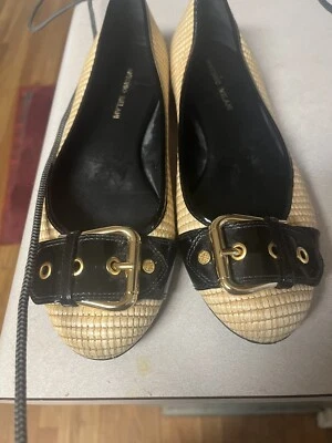 Antonio Melani negro y tostado, puntera hebilla gorra, zapatos planos tejido paja, talla 10 Foto 1 de 4