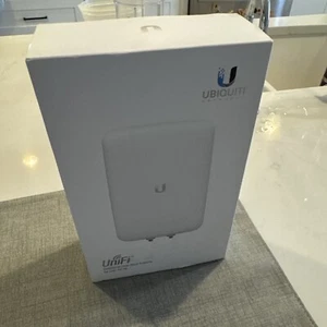 Ubiquiti Networks UMA-D UniFi Directional Dual-Band Antenna 802.11ac Wi-Fi - Picture 1 of 6