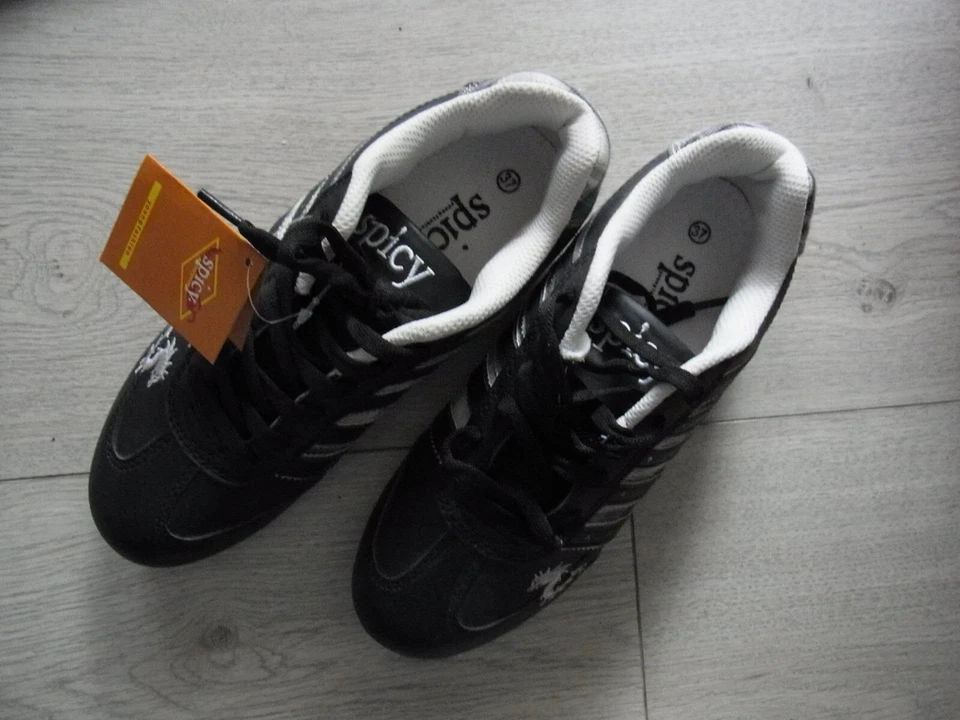 Sneaker  Turnschuhe 37 NEU schwarz spicy mit Strasssteinen - Bild 1 von 3