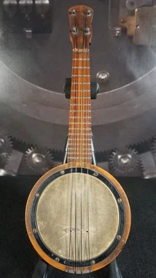 Ukelele Banjolele antiguo - parte posterior cerrada con orificios F Foto 1 de 4