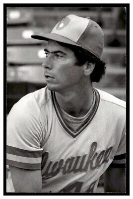 Tom Candiotti (1983) Milwaukee Brewers Vintage Baseball Postcard Rd7 — 第 1/2 张图片