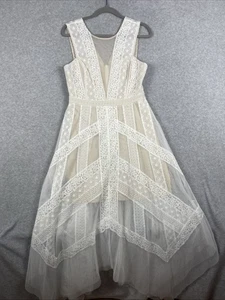 BCBG Maxazria Andi Lace Tulle Handkerchief Gown Womens Size 8 Cocktail Bridal - Picture 1 of 15