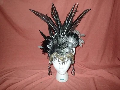 Tocado de gala hecho a mano negro y plateado para desfile, mascarada, orgullo, festivales Foto 1 de 4