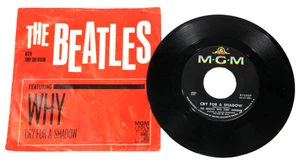 Beatles RARO US MGM K-13227 1964 ' PERCHÉ / Cry For A Shadow 45 con custodia - Foto 1 di 8