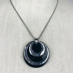Mod Statement Necklace Pendant Hammered Silver Tone and Black on 16" Snake Chain - Picture 1 of 1