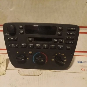 Radio Receiver Cassette Deck Player 00 2000 Ford Taurus - Picture 1 of 4