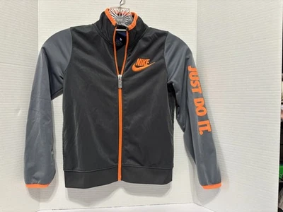 Jaqueta de atletismo Nike juvenil tamanho L cinza com detalhes laranja zíper completo manga longa - Imagem 1 de 4
