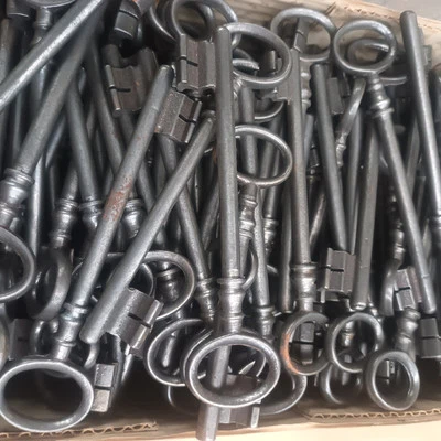 Ancienne clef clé de serrure en fer forge Diam 6 , Neuve De Stock  - Photo 1/4