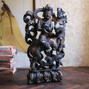 Antike vergoldete tibetische oder nepalesische geschnitzte Holzfigur einer Gottheit zu Pferd - Bild 1 von 10