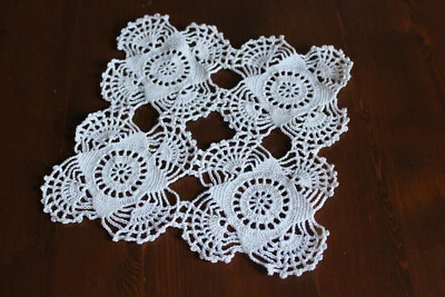 weißes Häkeldeckchen quadratisch Deckchen Landhaus Cottage Handarbeit - Bild 1 von 4