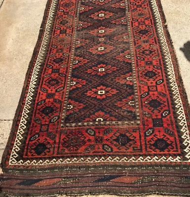 UNA IMPRESIONANTE ALFOMBRA TRIBAL BALUCHTAN Foto 1 de 4