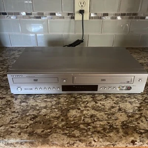 Samsung DVD / VCR Combo (DVD-V5500) No Remote. Turns On Wont Read Tapes Or Discs - Picture 1 of 16