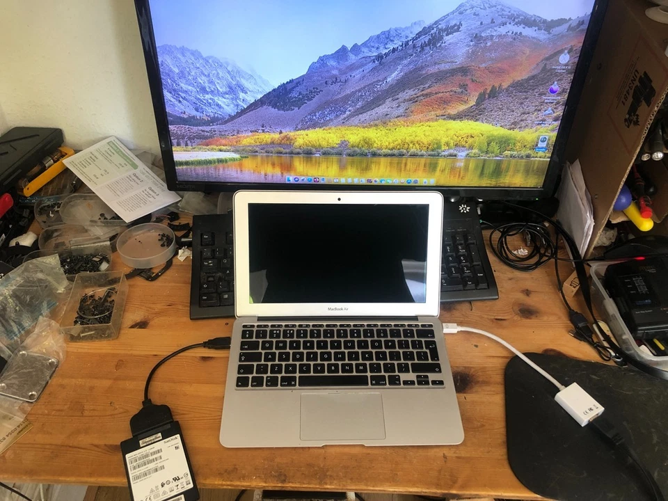 Apple MacBook Air 11" A1465 2014, i5 1.4GHz, 4Gb, *NO SSD*, works, faulty screen - Image 1 of 4