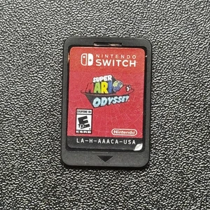 Super Mario Odyssey (Nintendo Switch) - Nur Cartridge - Kosmetische Lackspur - Bild 1 von 2