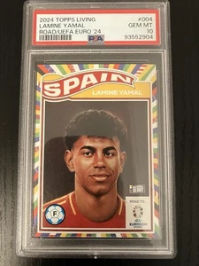 Lamine Yamal - 2024 Topps Living #004 - Road to UEFA Euro 2024 - PSA 10🇪🇸🔥🔥 - Bild 1 von 2