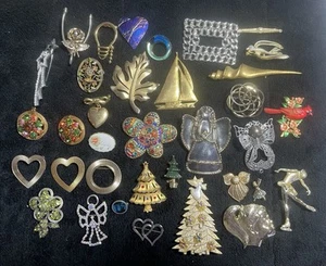 35 pc Vintage Brooch Pin Lot Silver Gold Tone Flower Angel Heart Christmas Tree - Picture 1 of 15