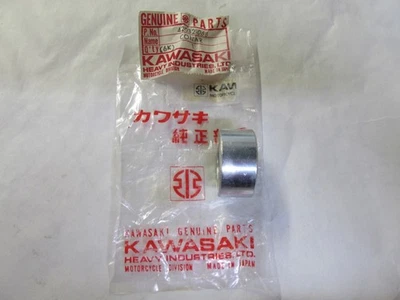 Eliminador Kawasaki NOS NOVO 42032-068 colarinho eixo traseiro esquerdo EL KE EL250 KE250 - Imagem 1 de 2