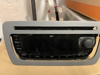 Original Autoradio Seat Ibiza 1.4 + Blende - Bild 1 von 4