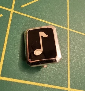 Pin de solapa esmaltada nota musical tono plateado vintage (C25) - Imagen 1 de 2